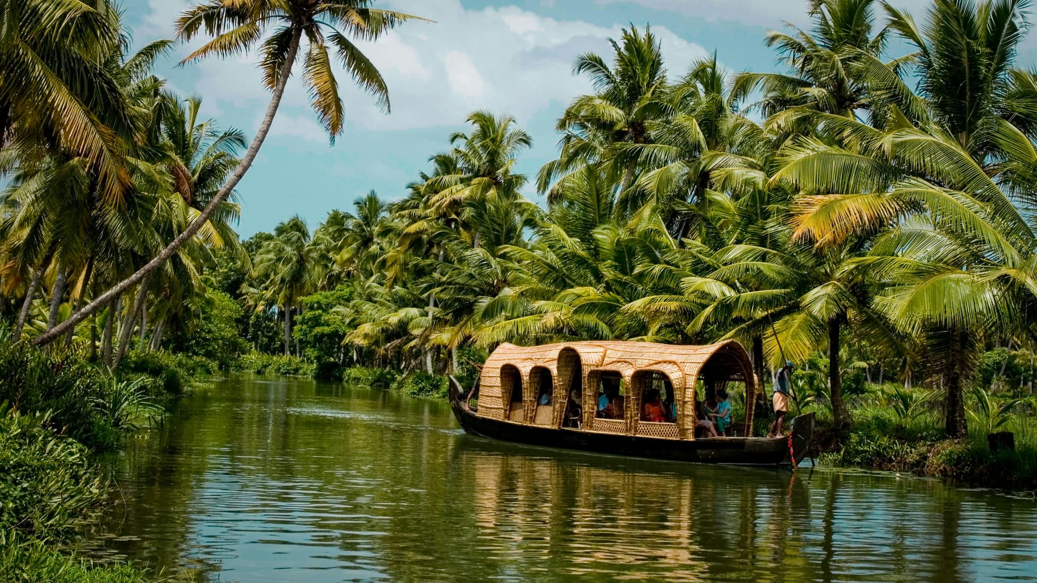 Kerala Backwaters Guide: Houseboats, Routes, Villages & Tips