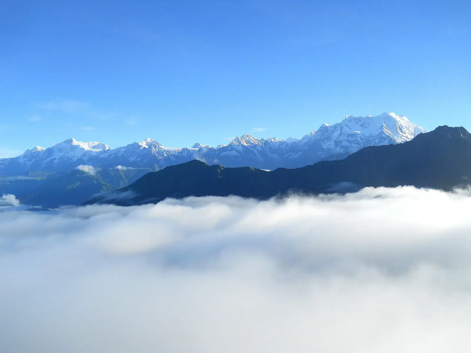 Himalayan peaks above a sea of cloud from Chandrashila
