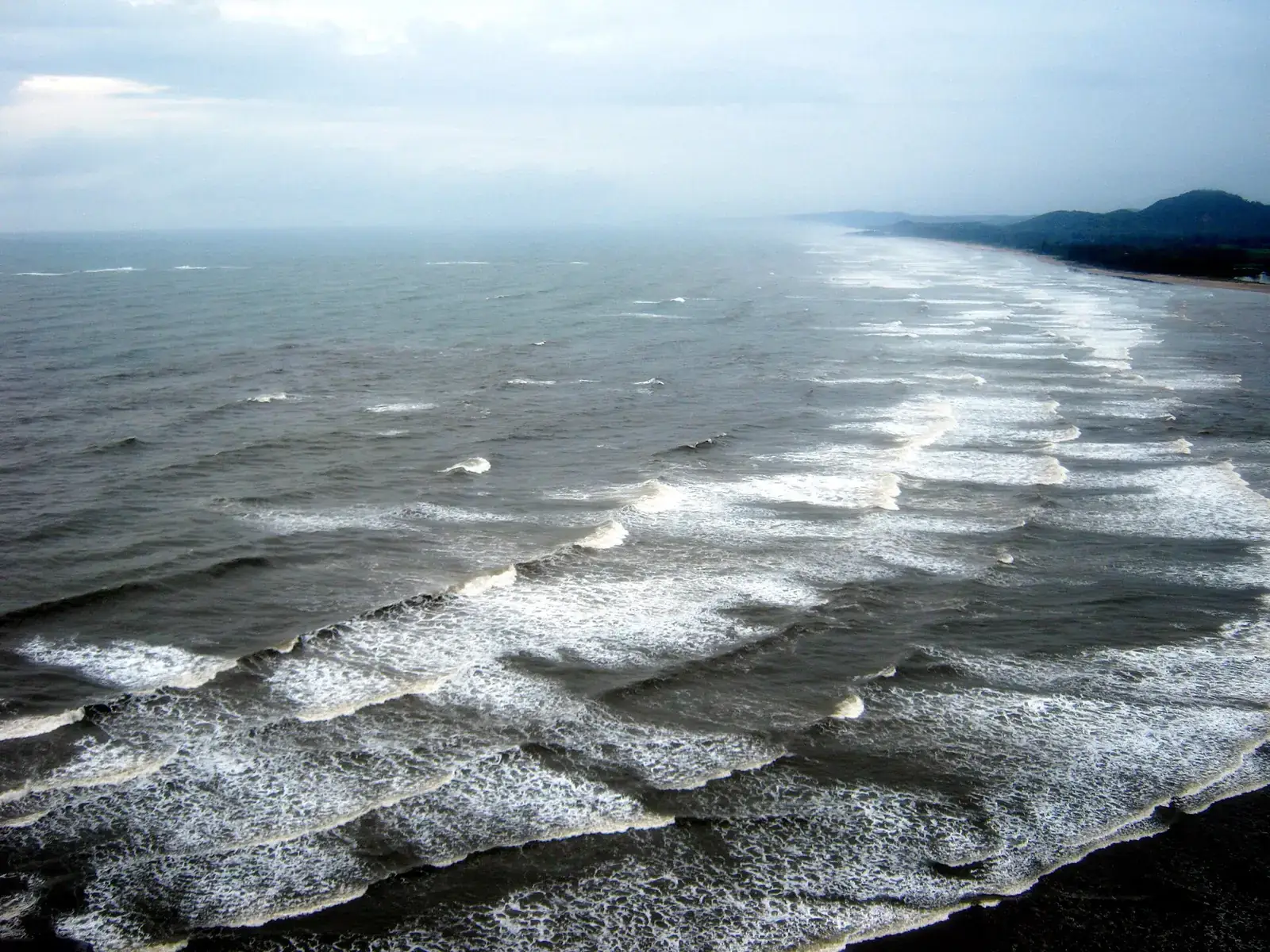 Waves on Murudeshwar beach, Karnataka