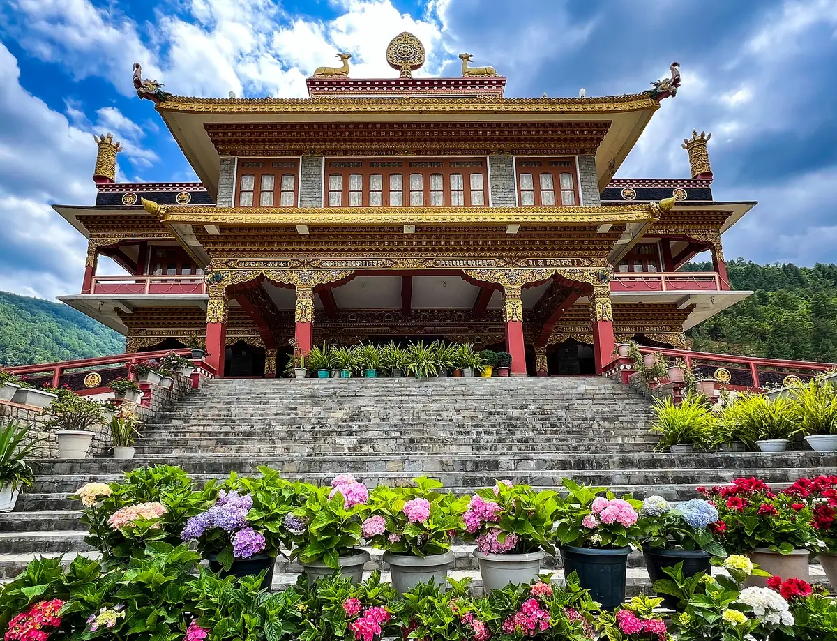 Dirang Travel Guide: Hot Springs, Apple Orchards & Dirang Dzong