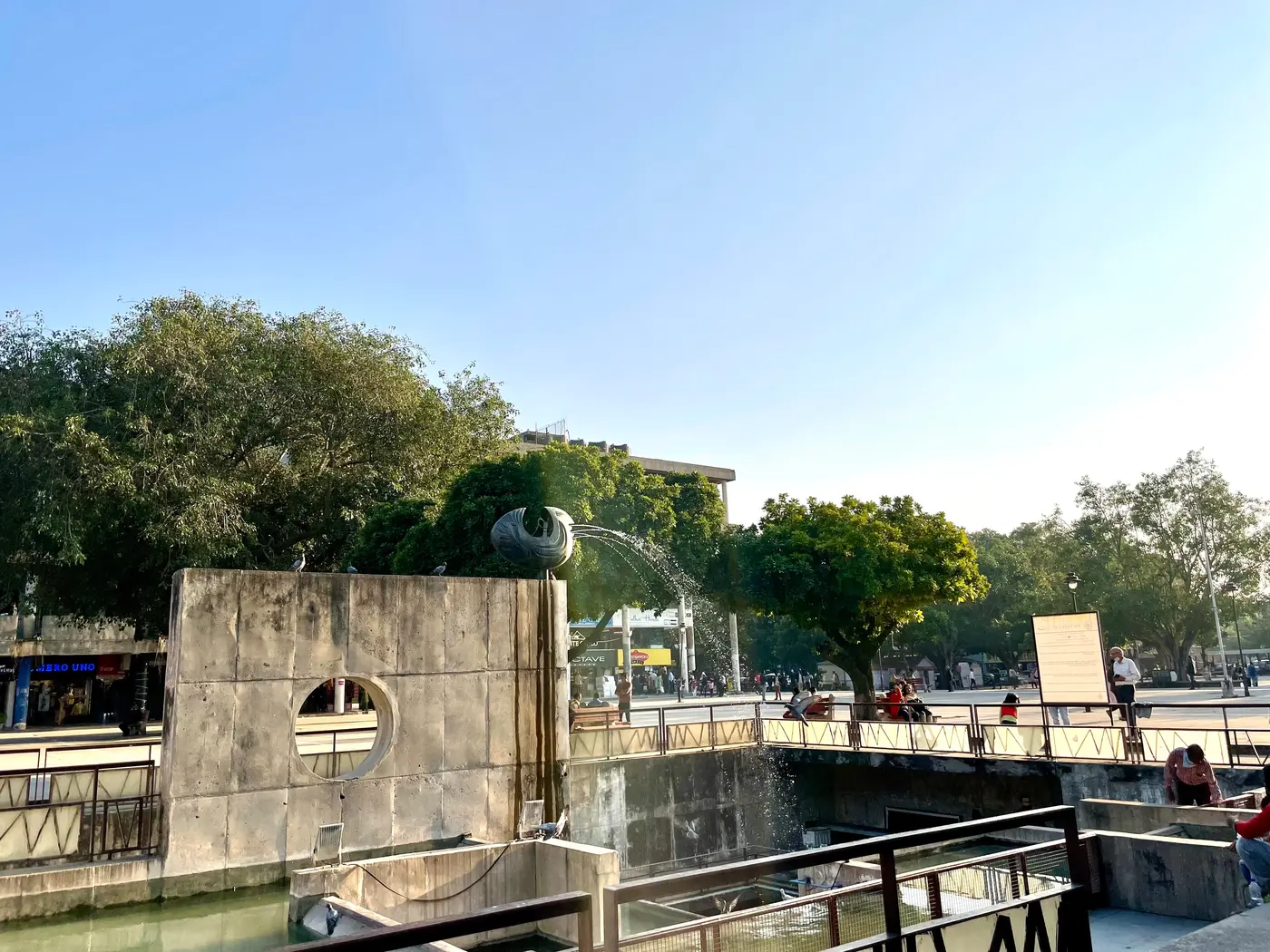 Sector 17 Chandigarh: Plaza, Shopping & Nightlife Guide