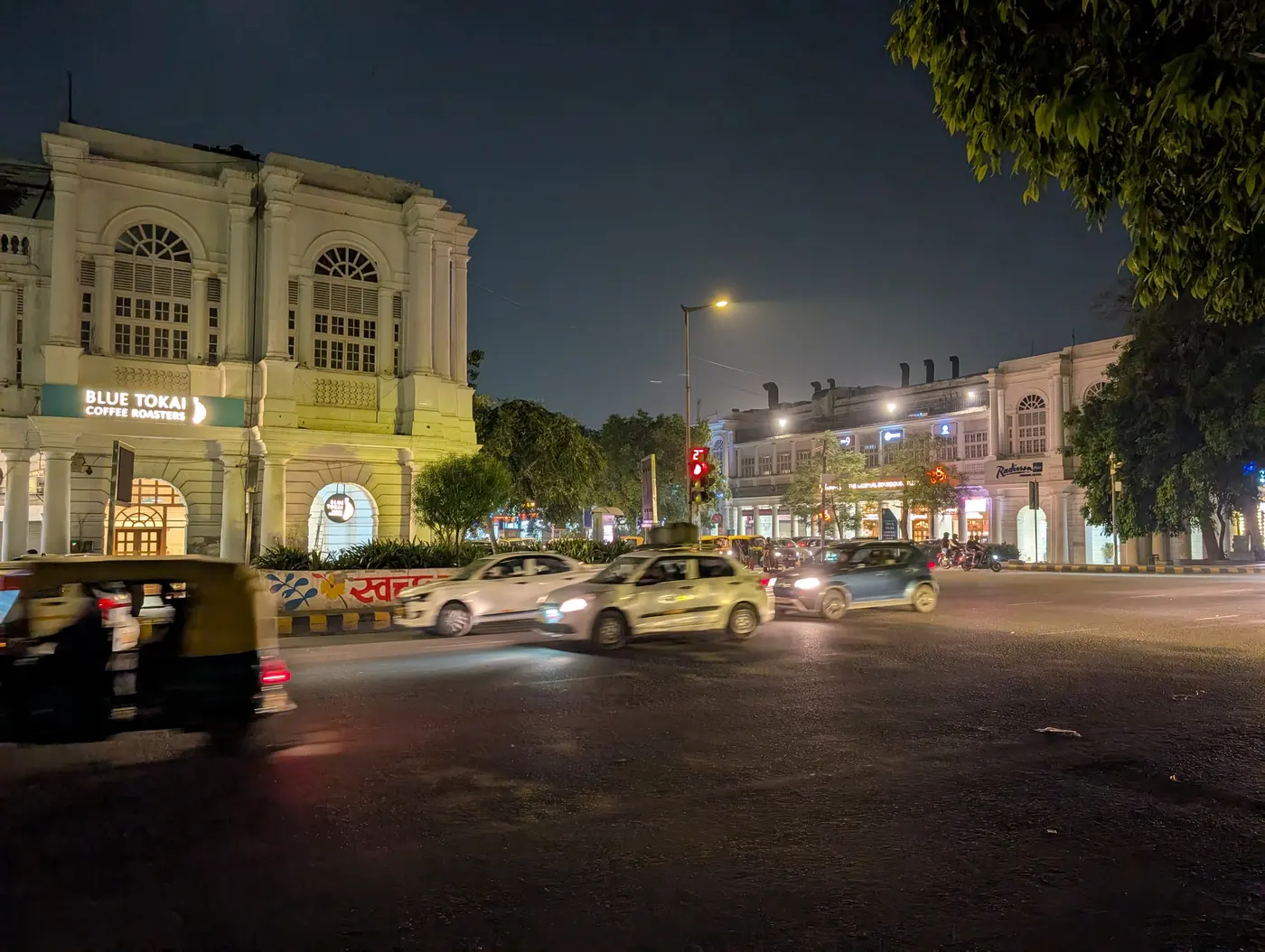 A radial road leading into Connaught Place's colonnaded Inner Circle, illustrating the spoke-and-ring layout