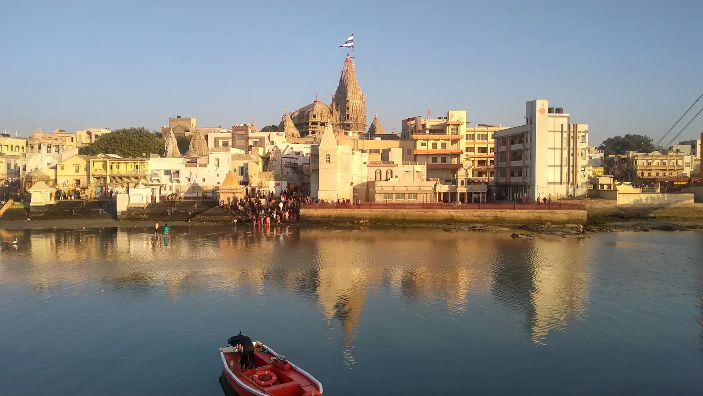 Dwarkadhish Temple above Gomti Ghat, Dwarka