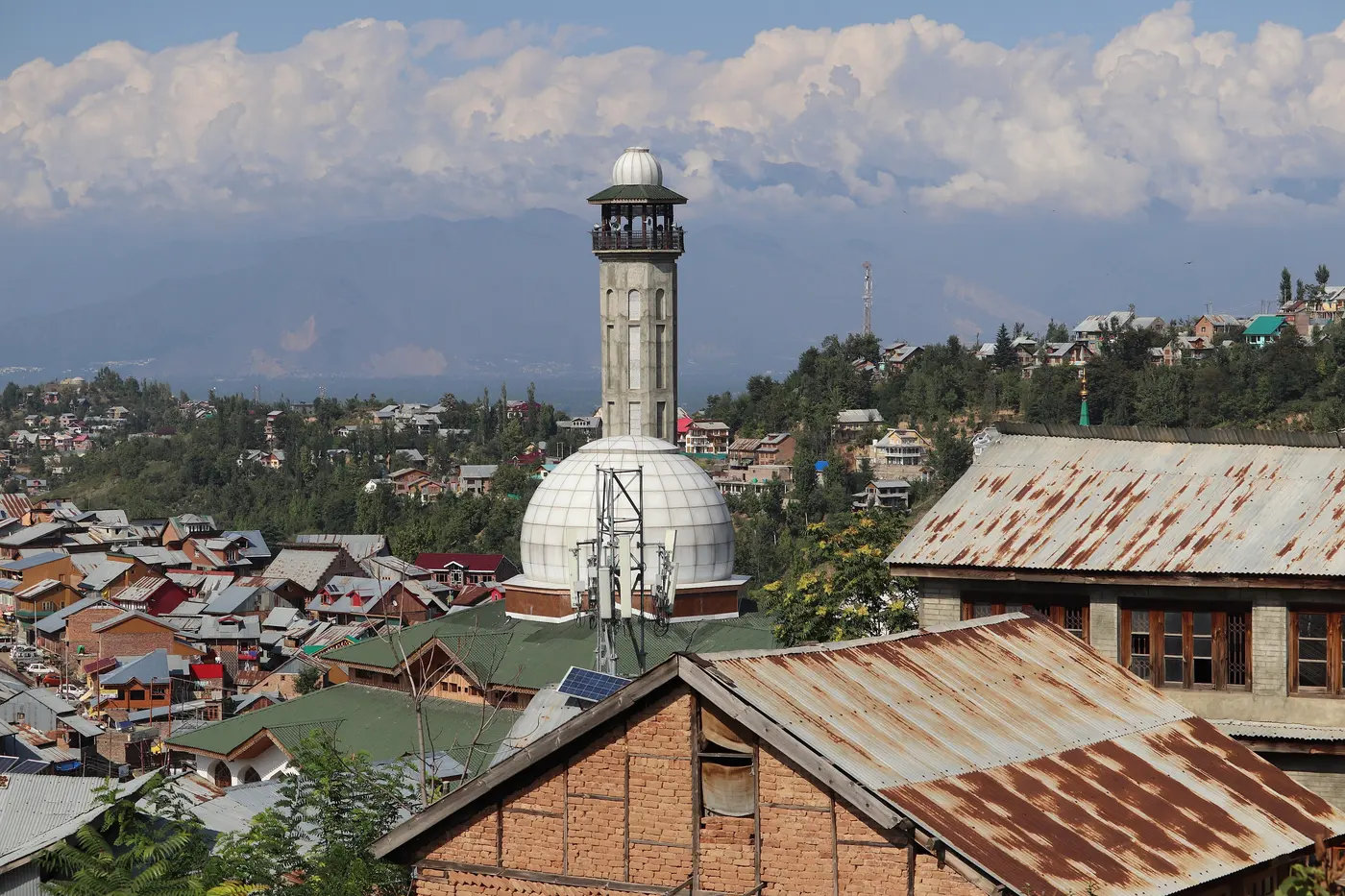 The tall white minaret of the Charar-e-Sharief shrine rising above the town, en route to Yusmarg