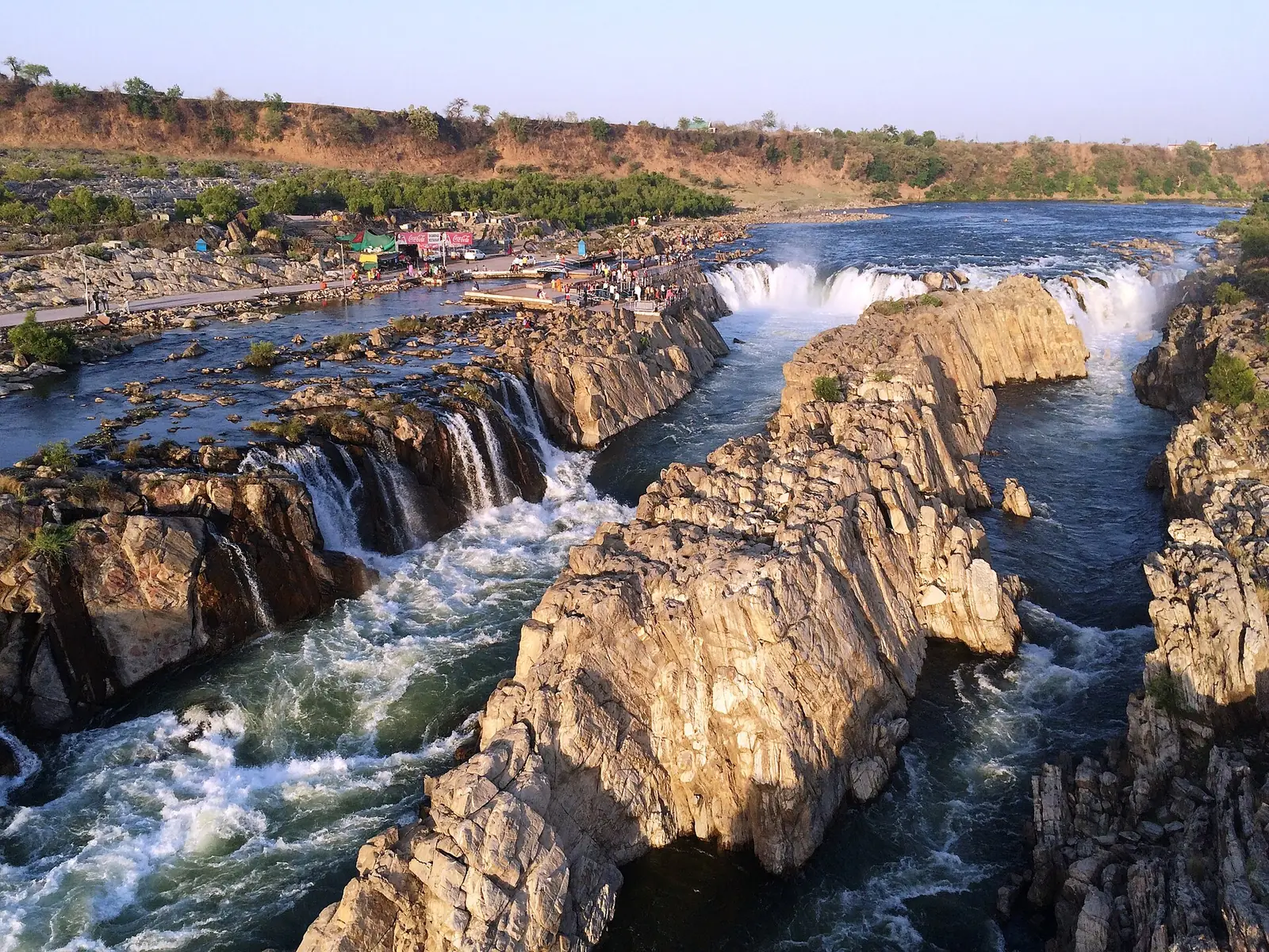 Jabalpur Travel Guide: Marble Rocks, Dhuandhar Falls & Bhedaghat