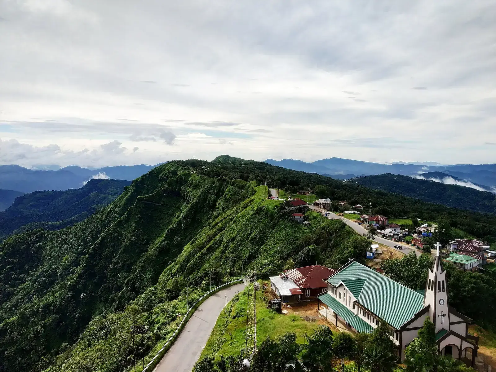 Hmuifang Guide: Paragliding & Views