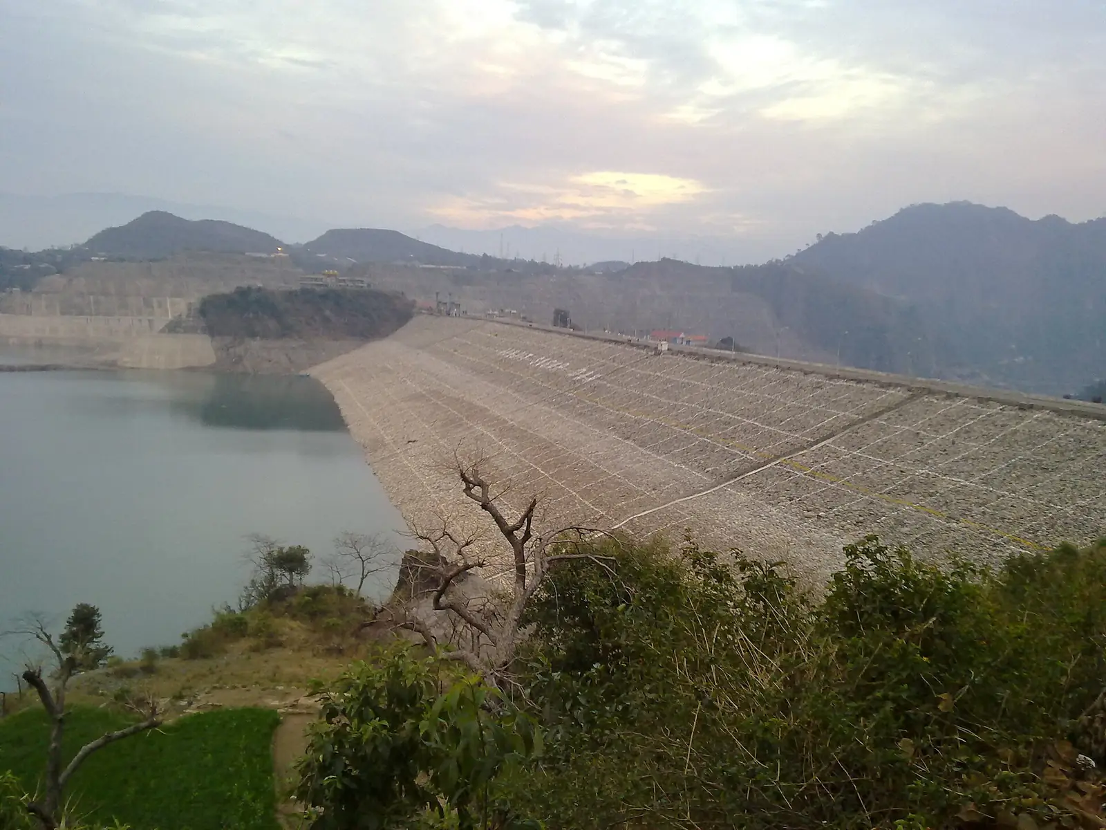 Ranjit Sagar Dam Guide: Best Time & Tips