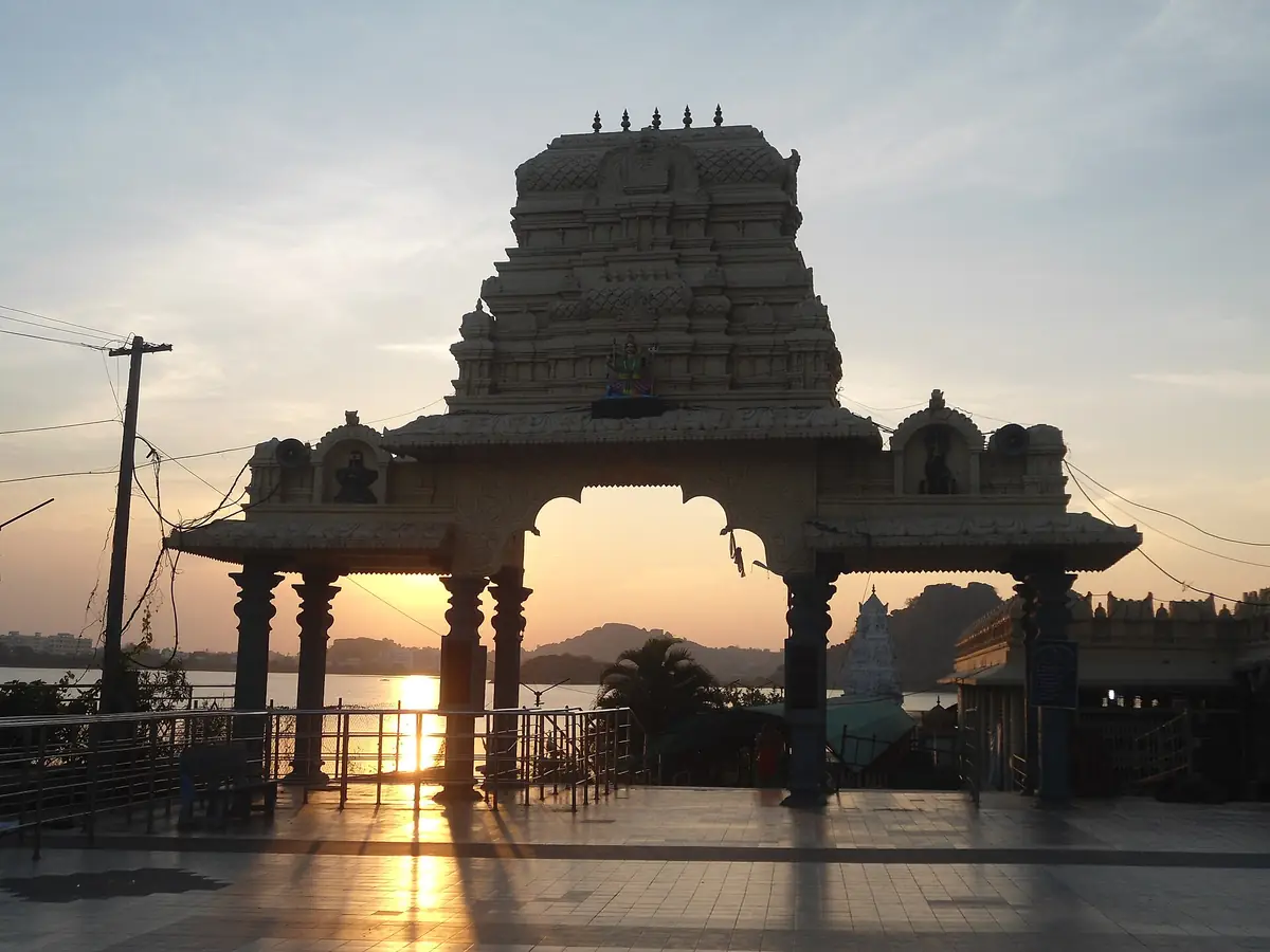 Bhadrakali Temple on its lake, Warangal
