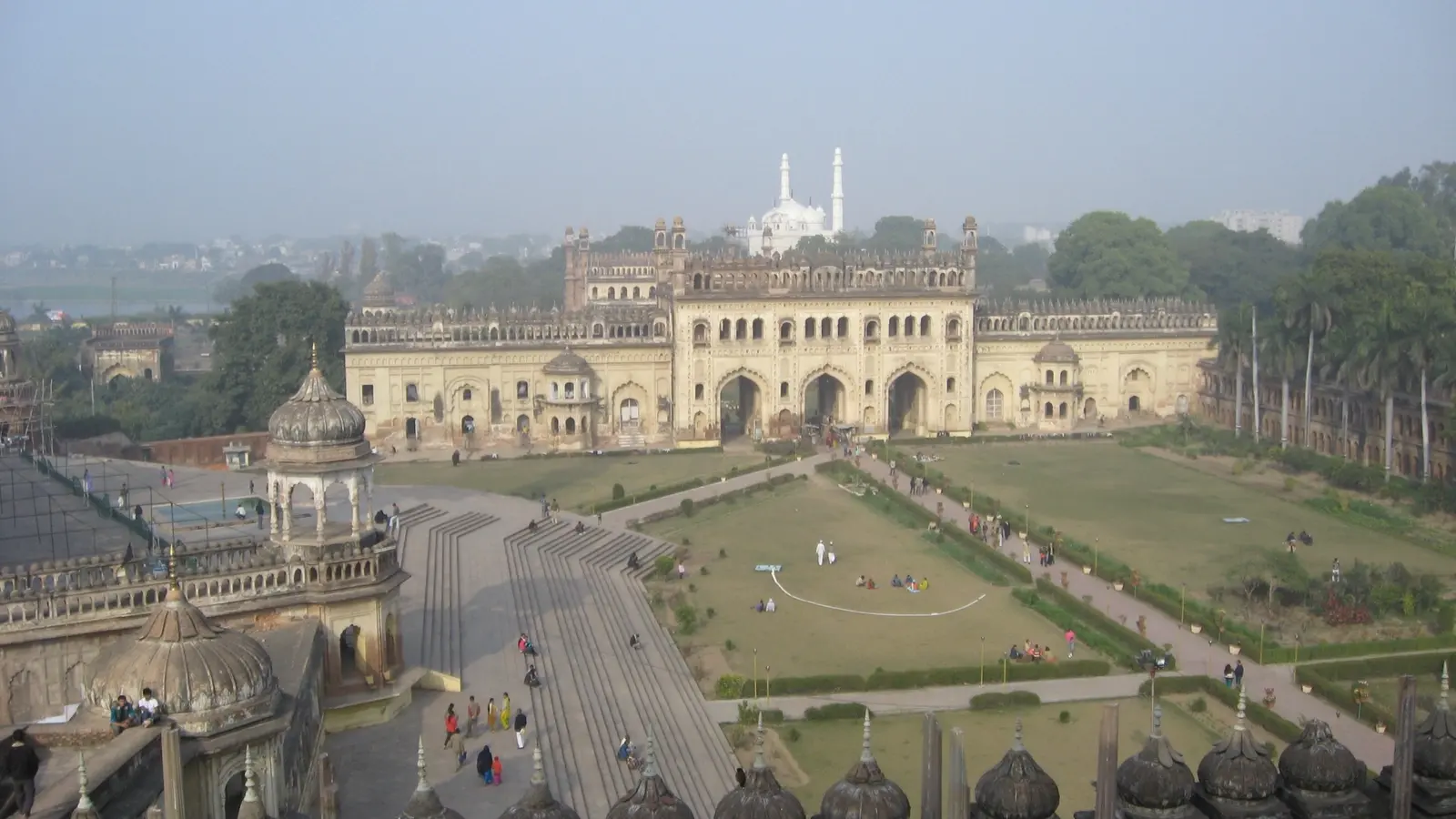 Lucknow Travel Guide: Nawabi Heritage & Food