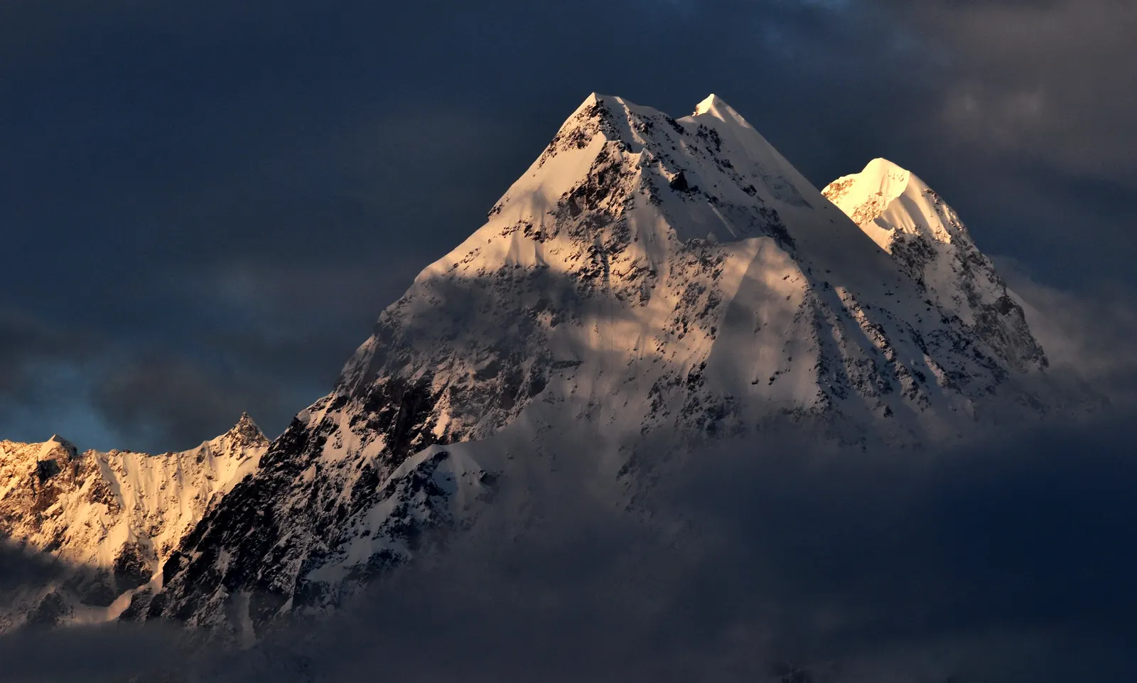 Munsiyari Travel Guide: Panchachuli Views & Treks