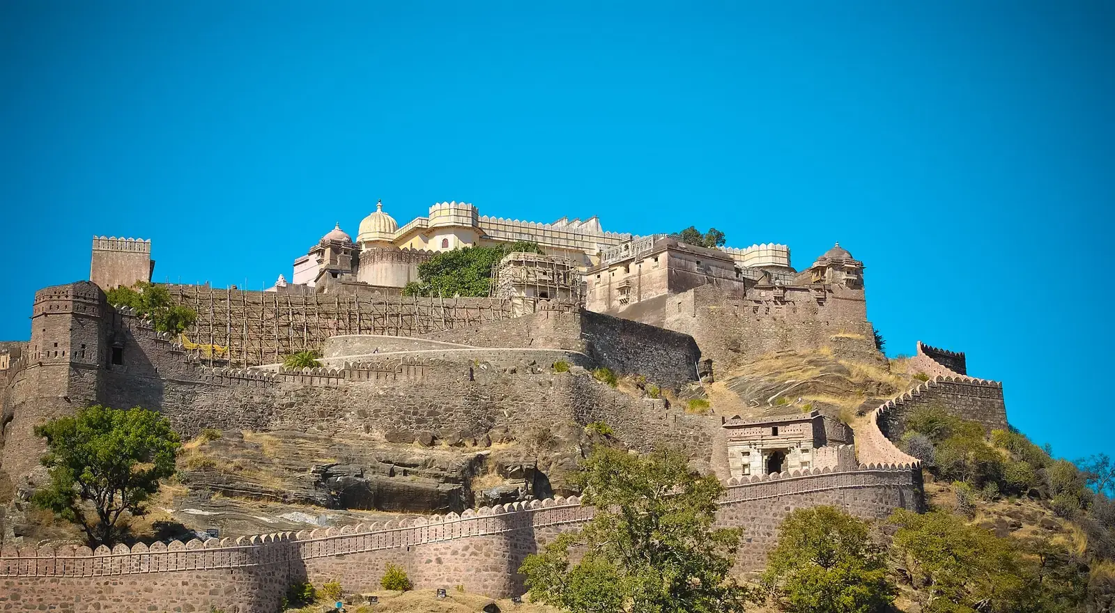 Kumbhalgarh Fort and its walls in the Aravalli hills, Rajasthan