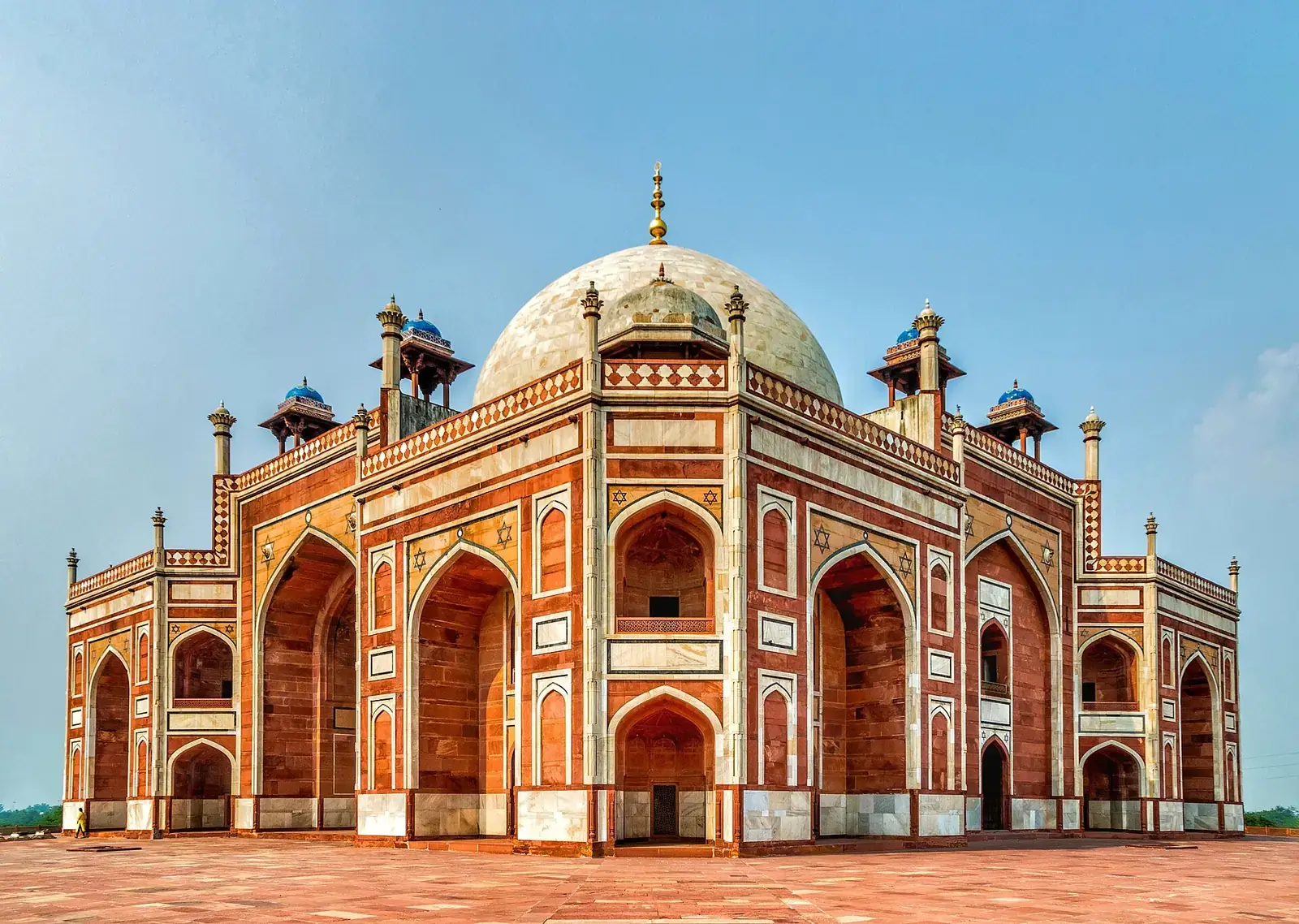 Humayun's Tomb in red sandstone and white marble, Delhi