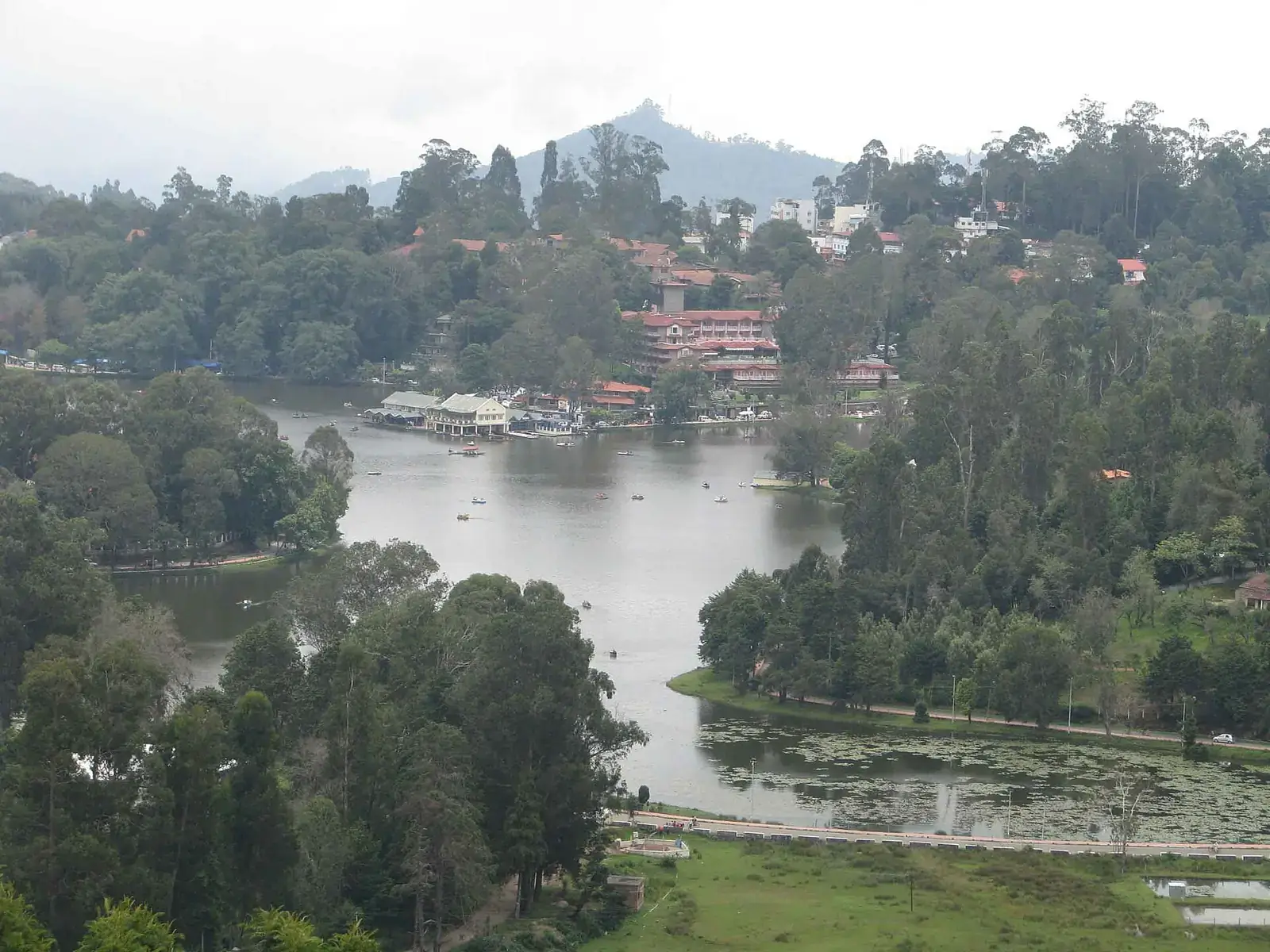 Kodaikanal lake and town in the Palani hills, Tamil Nadu