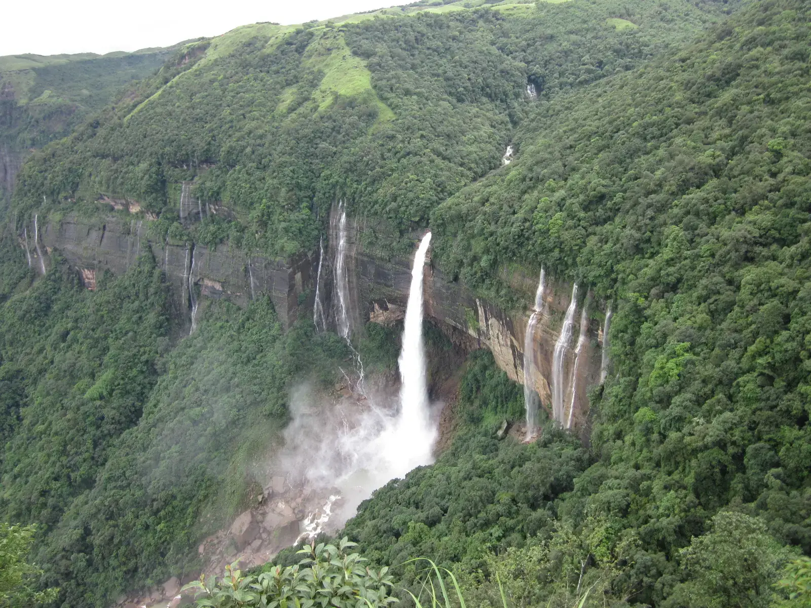 Nohkalikai Falls near Sohra (Cherrapunji), Meghalaya