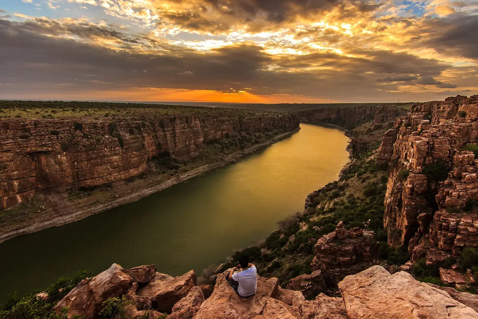 The Penna river gorge at Gandikota at sunset, Andhra Pradesh