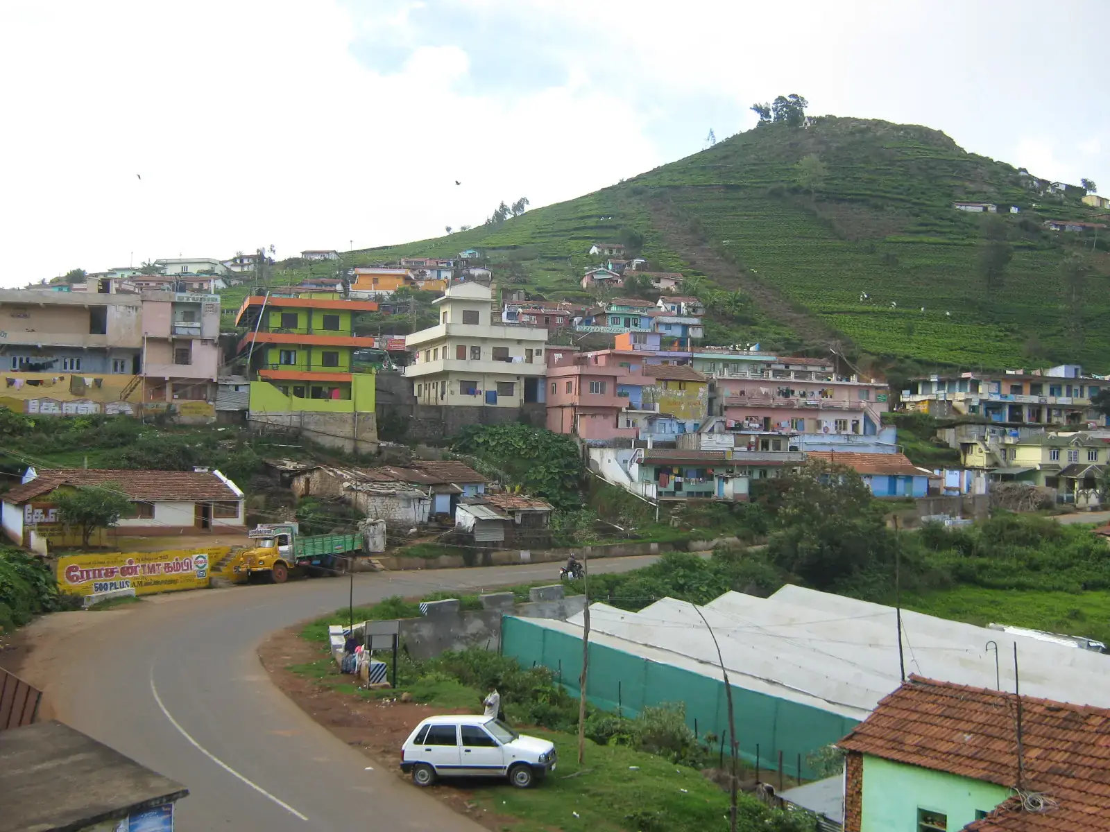 The Kotagiri–Coonoor road in the Nilgiris