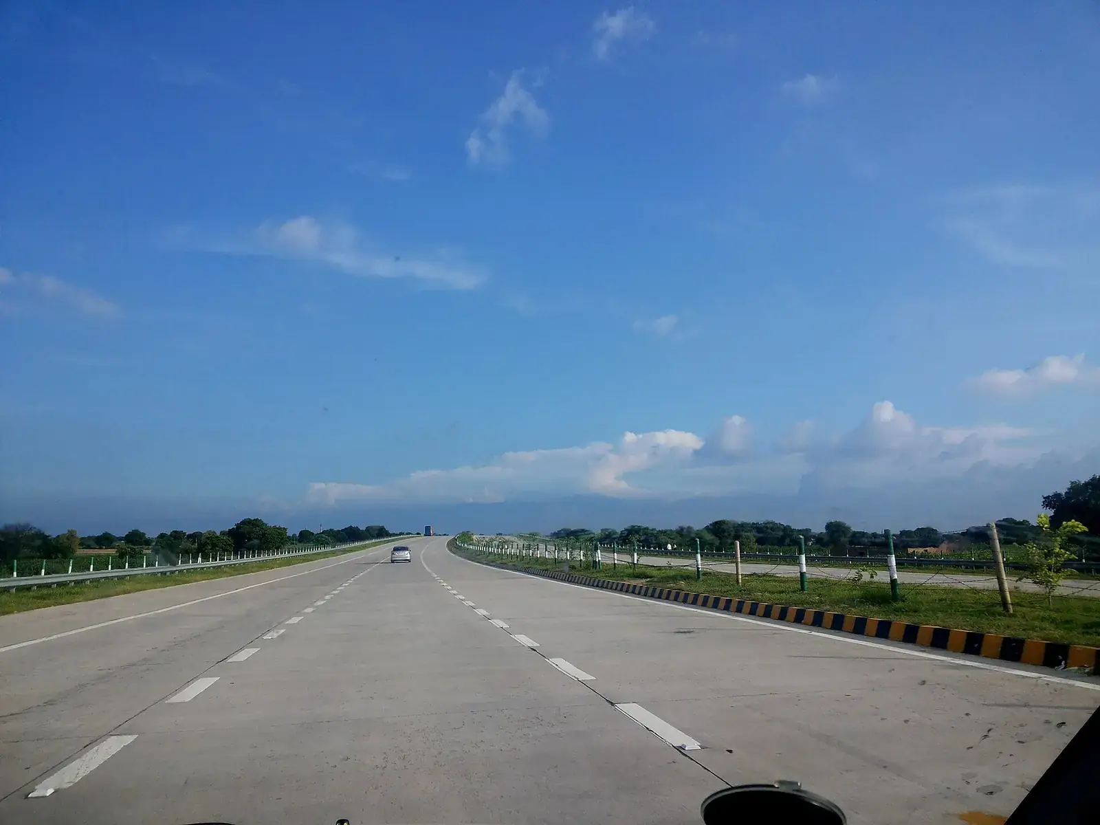 The Yamuna Expressway between Greater Noida and Agra