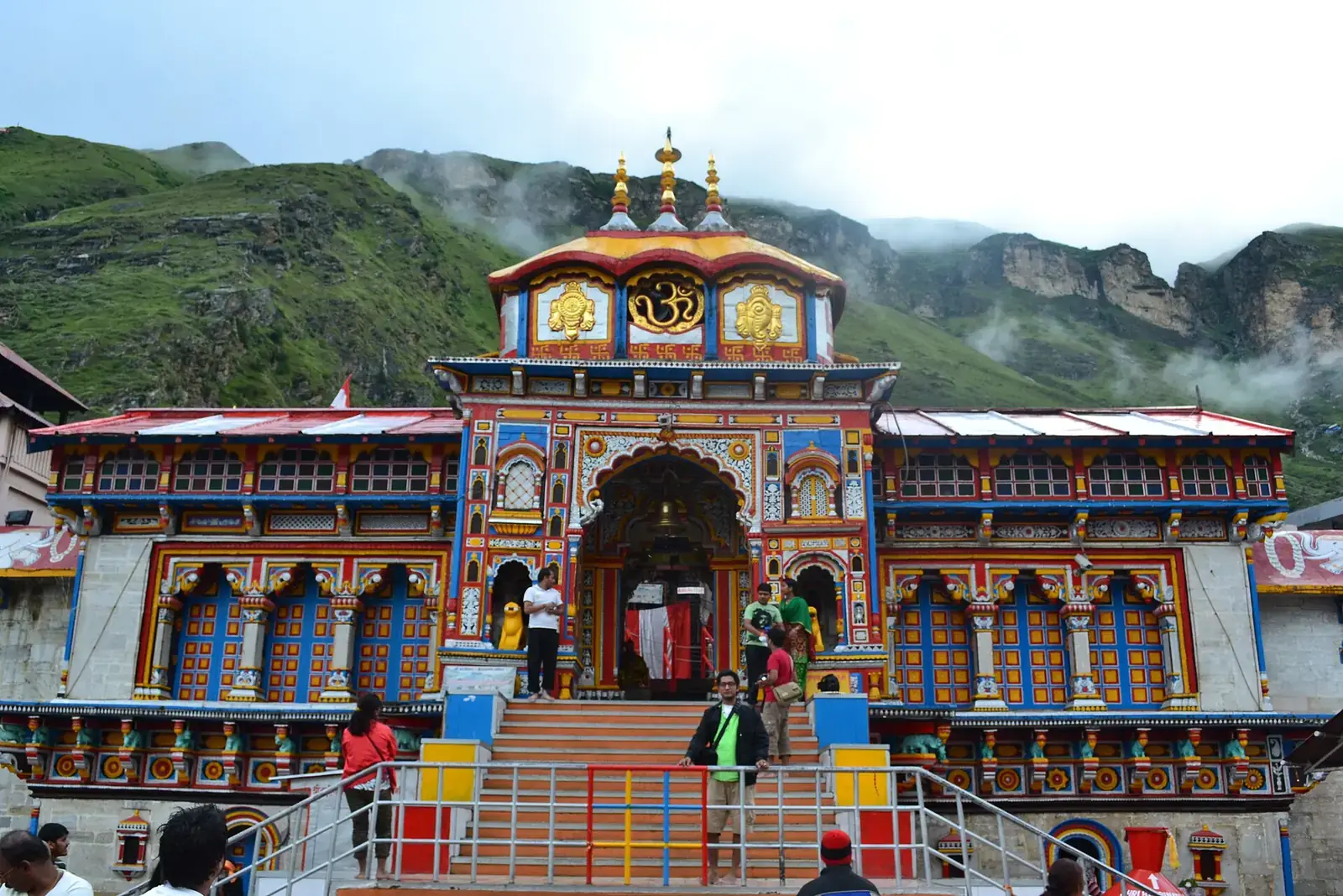 The colourful facade of Badrinath Temple with pilgrims on the steps, Uttarakhand